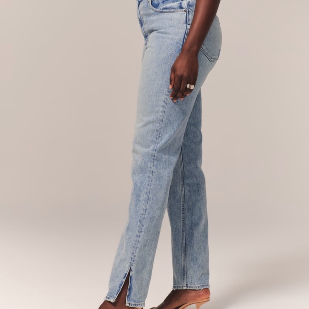 Abercrombie Curve Love Ultra High Rise 90s Straight Jean